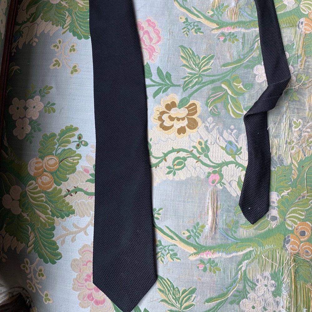Black-tie ensemble